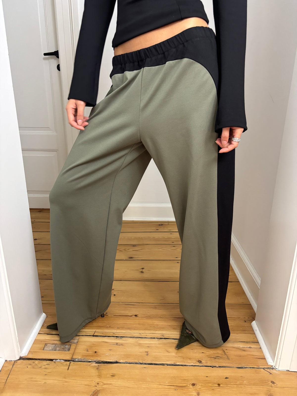 TRACK PANTS OLIVE GREEN